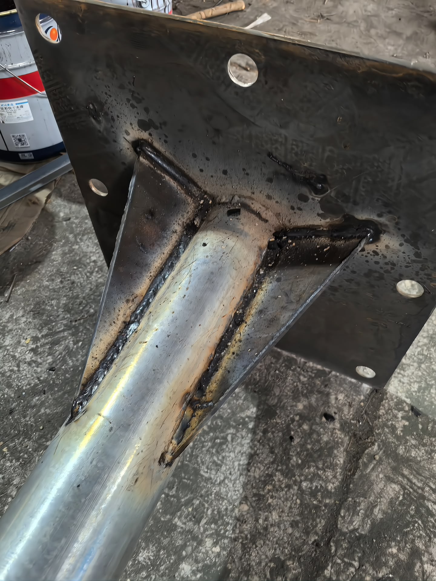Base plate full-weld detail — continuous welds, not spot tacks