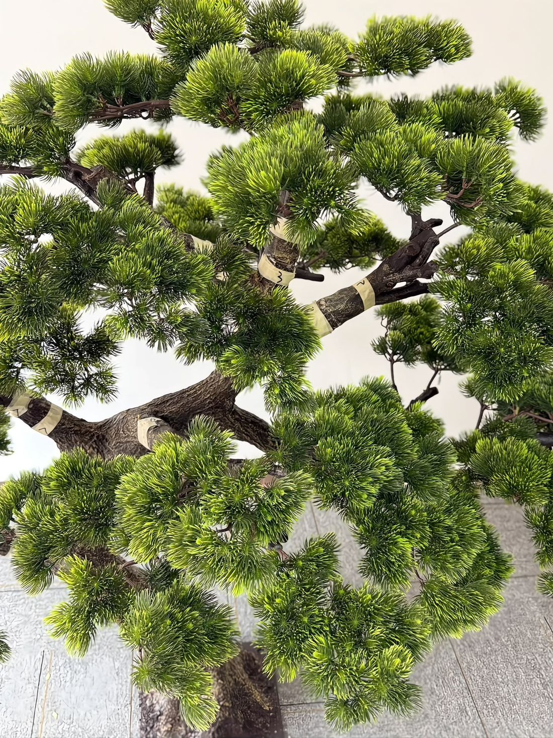 针叶细节：可选抗紫外线与阻燃规格